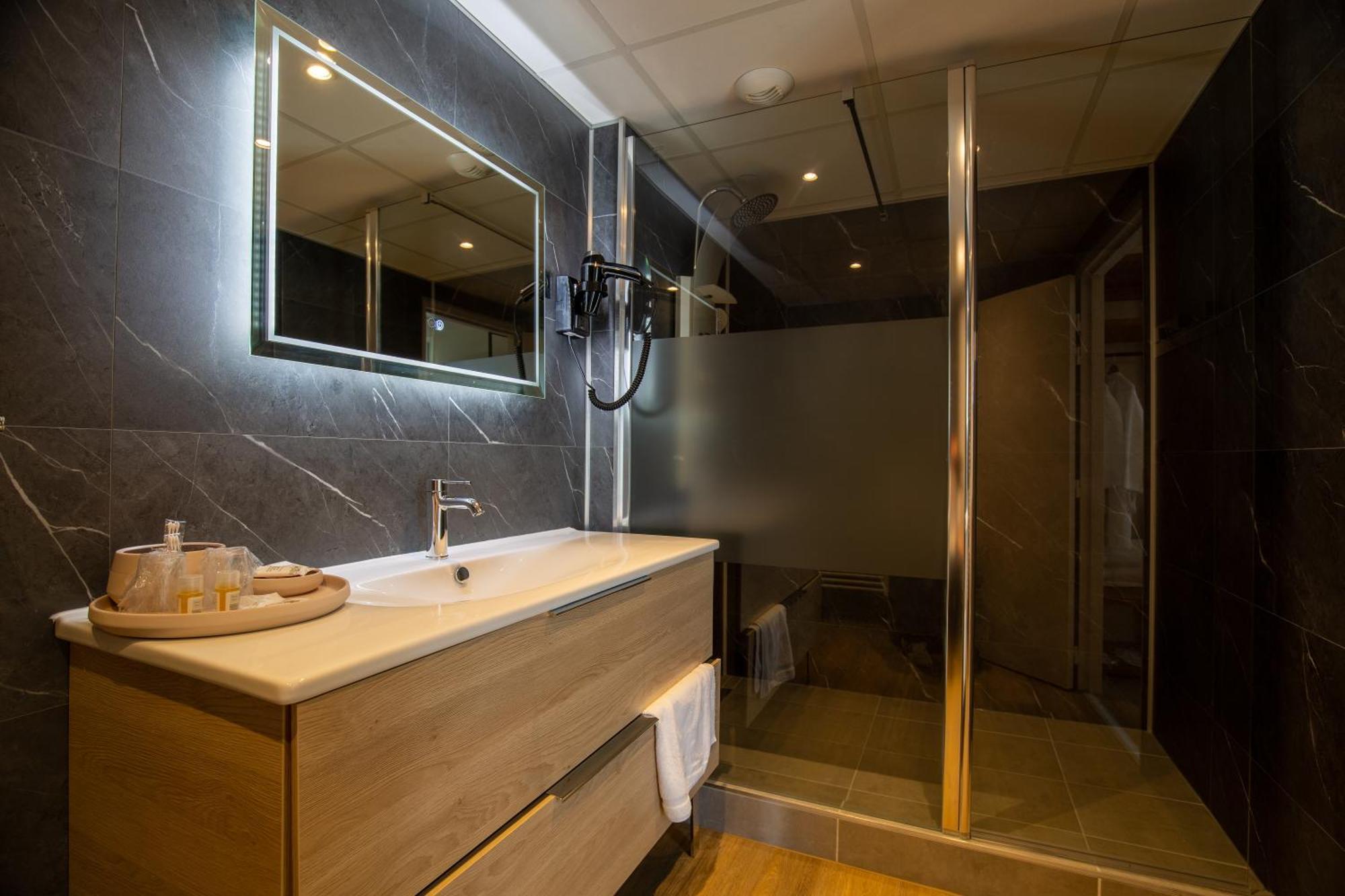 Queen Suite Sofa Bed Terrace Spa Access Non-Smoking,1669824543:JPEG