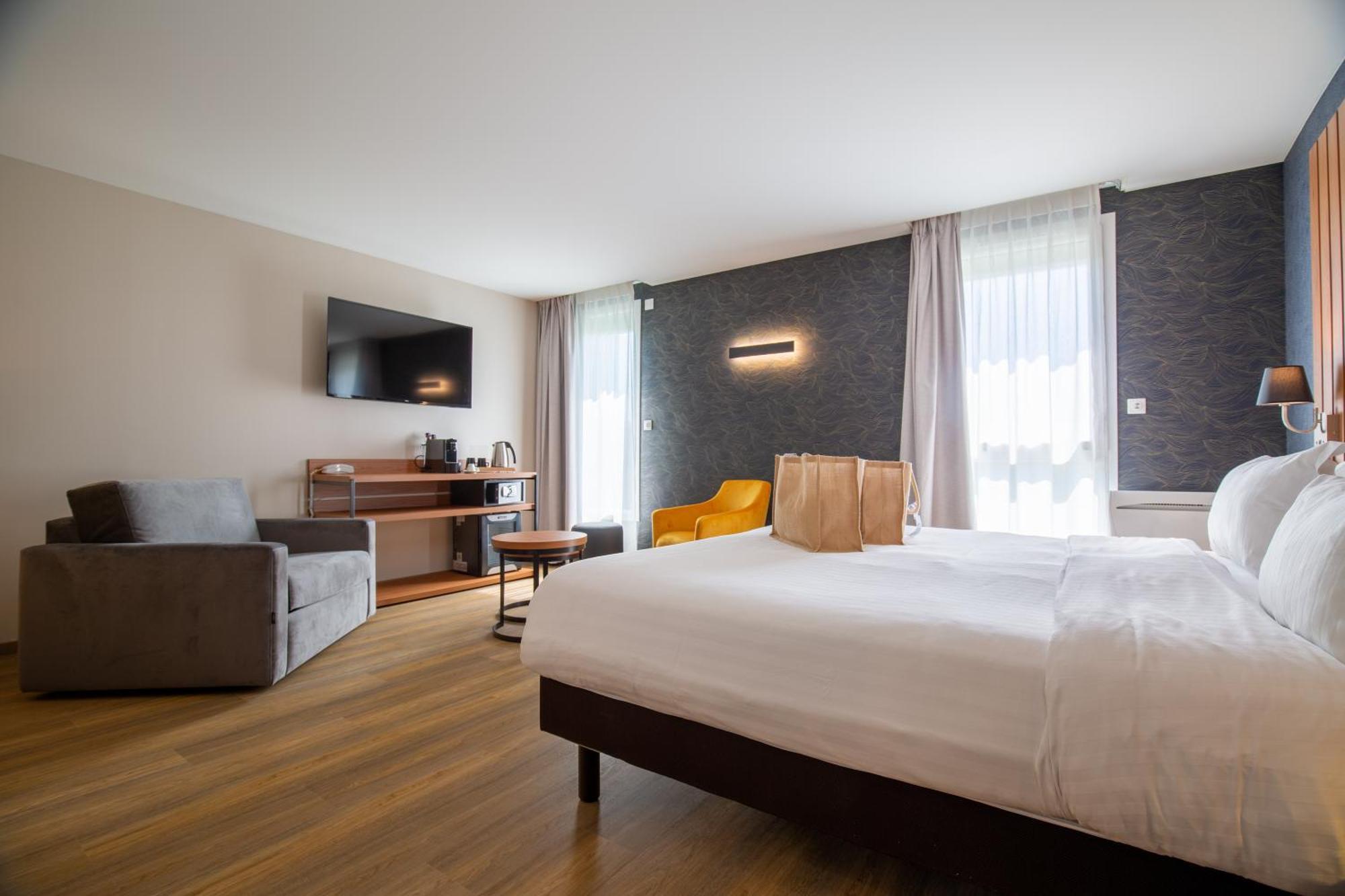 Junior King Suite Sofa Bed Bay View Spa Access Non-Smoking,1665406238:JPEG